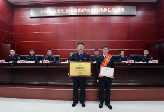 捷報(bào)頻傳！市生態(tài)環(huán)境綜合行政執(zhí)法局 再獲“8項(xiàng)集體榮譽(yù)+10項(xiàng)個(gè)人榮譽(yù)”