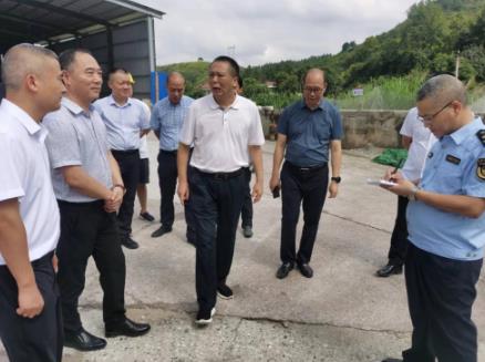 堅守綠色發(fā)展理念 堅決打擊違法行為——衡陽市副市長、衡陽縣縣委書記曾建華現(xiàn)場督導生態(tài)環(huán)境工作